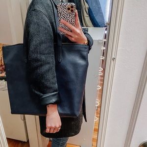 Cuyana Classic Leather Zipper Tote w/ Organizer